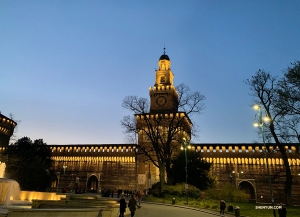 Milan&rsquo;s Sforza Castle all lit up. It is said that the fortress&rsquo; walls were designed by Leonardo da Vinci. (Photo by Angelia Wang)